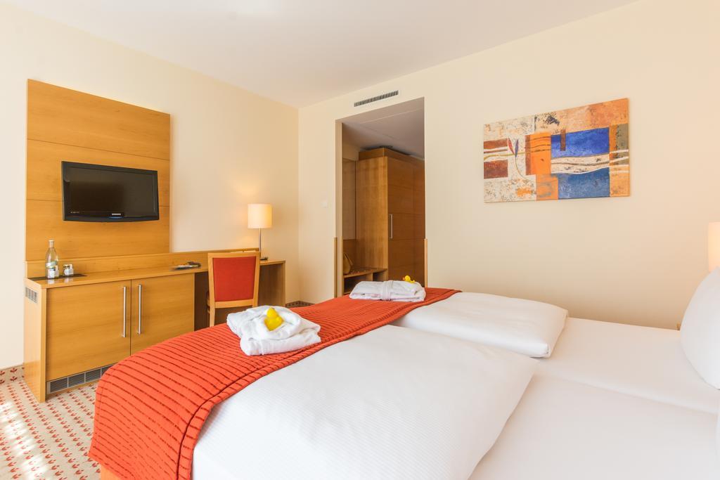 Park-Hotel Huebner 로스토크 외부 사진