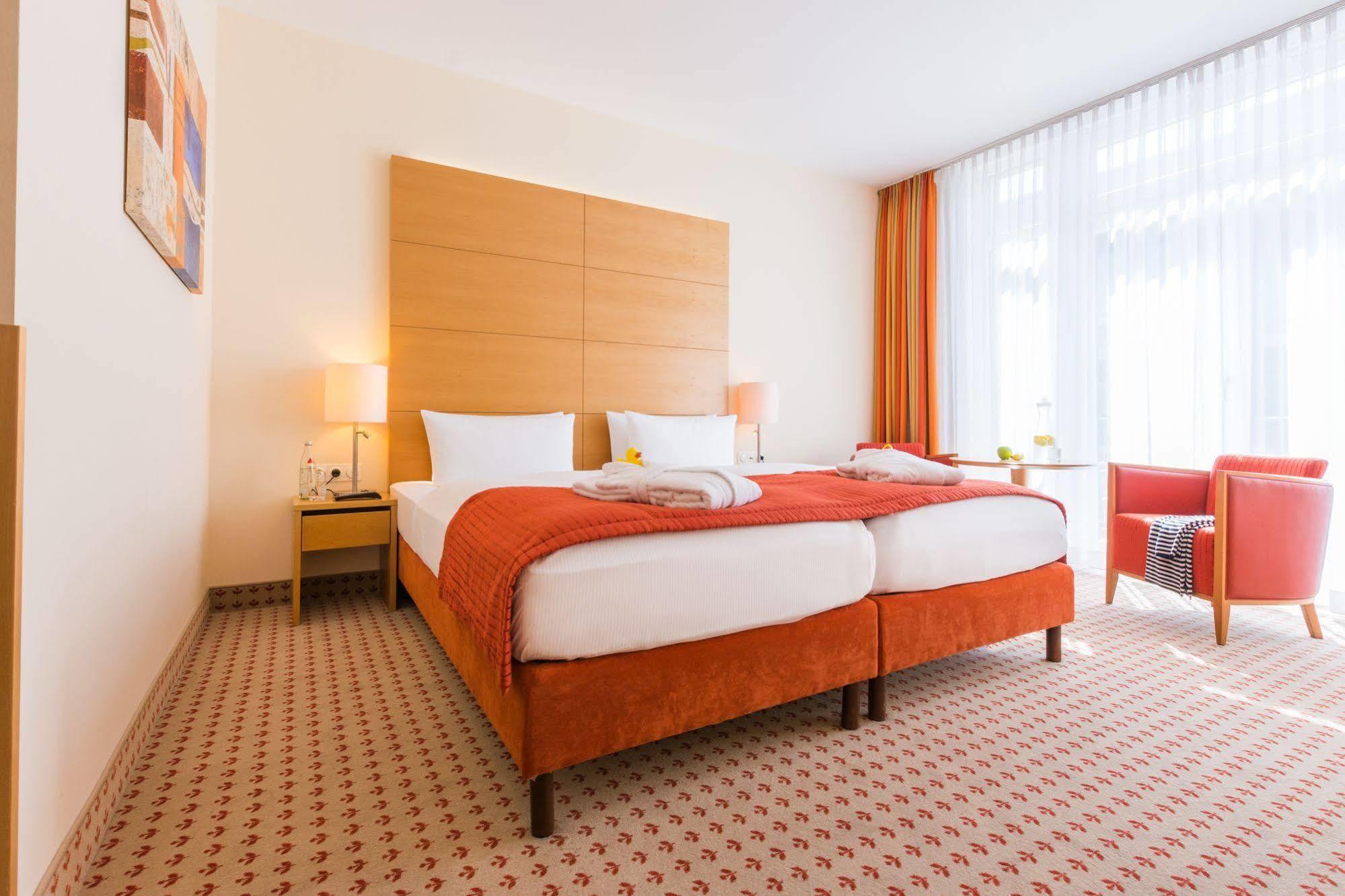 Park-Hotel Huebner 로스토크 외부 사진